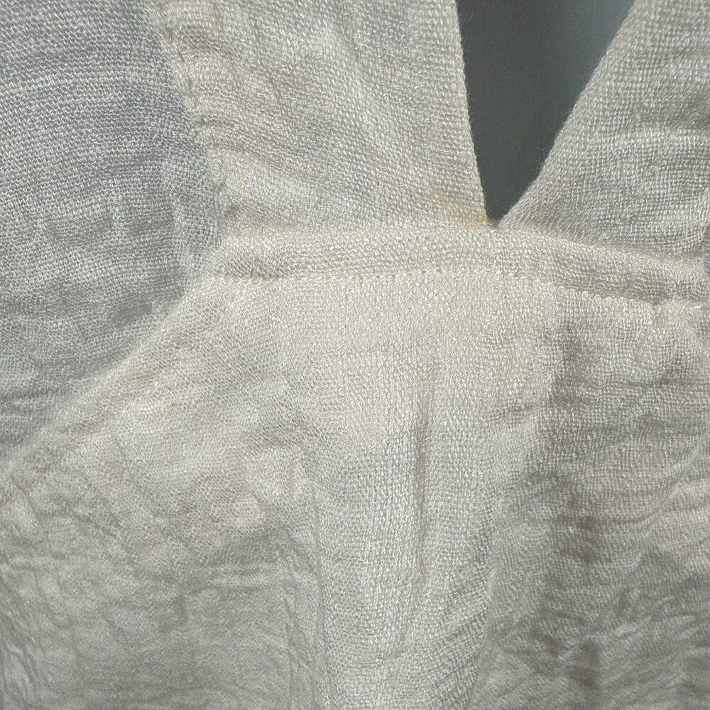 Silence + Noise Urban Outfitters XS Off-White Crinkle Rayon Deep V Pocket Top - Picture 3 of 8